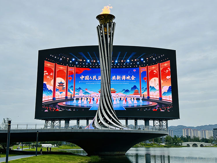 高亮抗曬、IP65防護：成都戶外全彩屏的核心技術解析